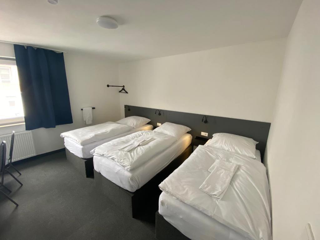 Zzzimple - Staffless & Self Check-In Hotel Pillig ภายนอก รูปภาพ